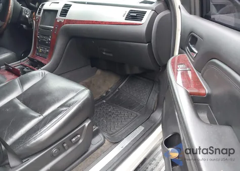 2008 Cadillac Escalade Standard z USA, uszkodzony, nr VIN 1GYFK63818R131383